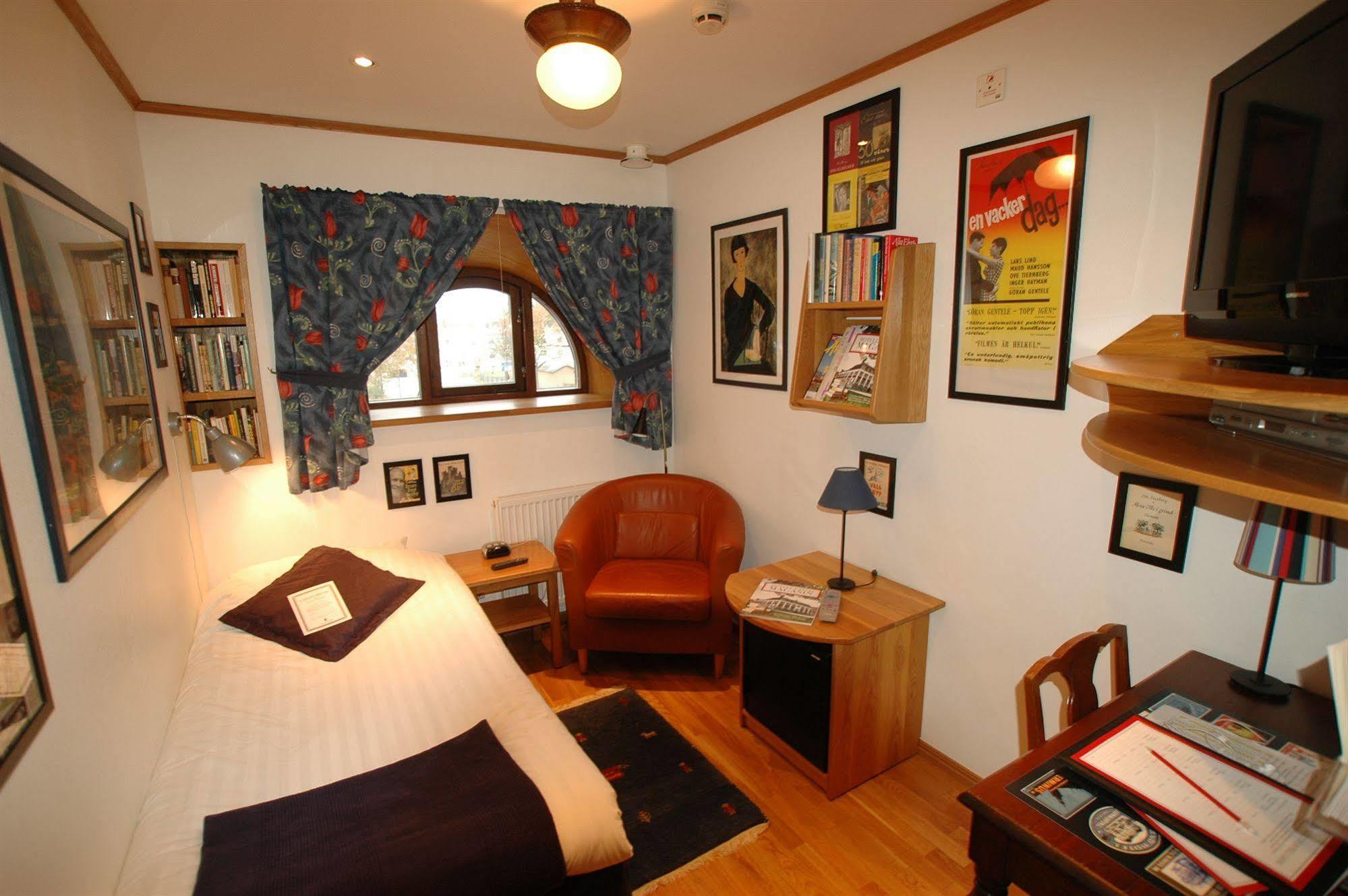 Hotell Gaestis Varberg Bagian luar foto